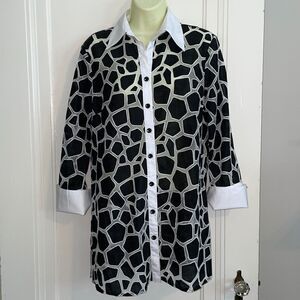 Mishca black & white cotton/polyester long button down shirt with 3/4 sleeves